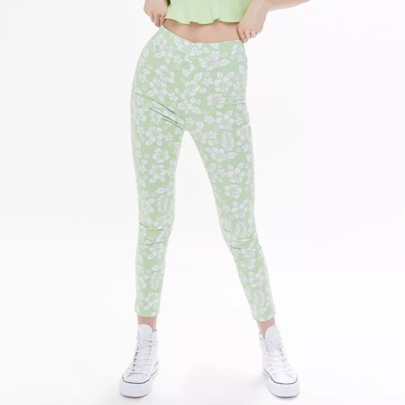 Urban Outfitters Size 6 Green Ingrid high waisted stretch pinup floral pants - Picture 1 of 9